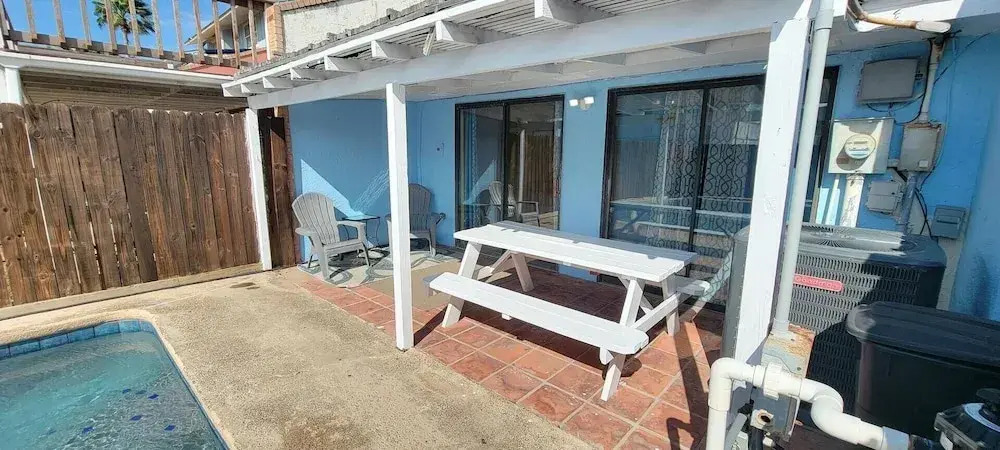 Private Townhome w/ private pool 1 block to beach 3 Bedroom Home by RedAwning