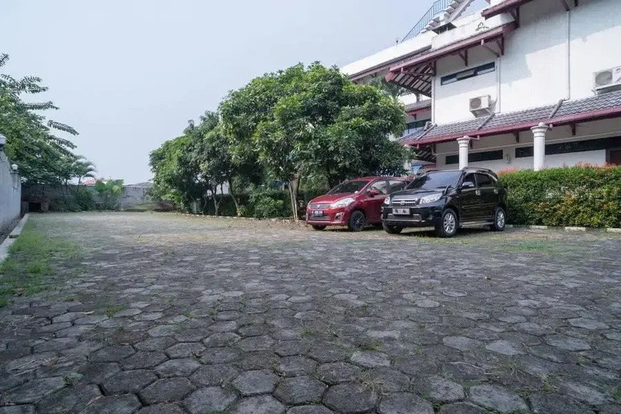 RedDoorz Plus near Pasar Anyar Bogor