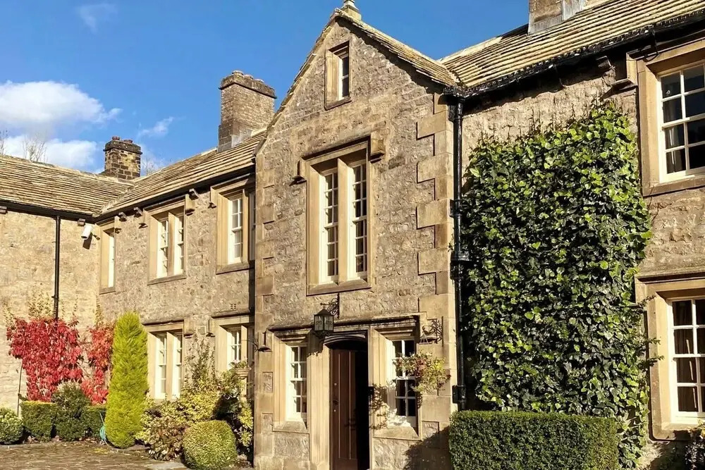 Exceptional Unique 5 Bedroom Manor House