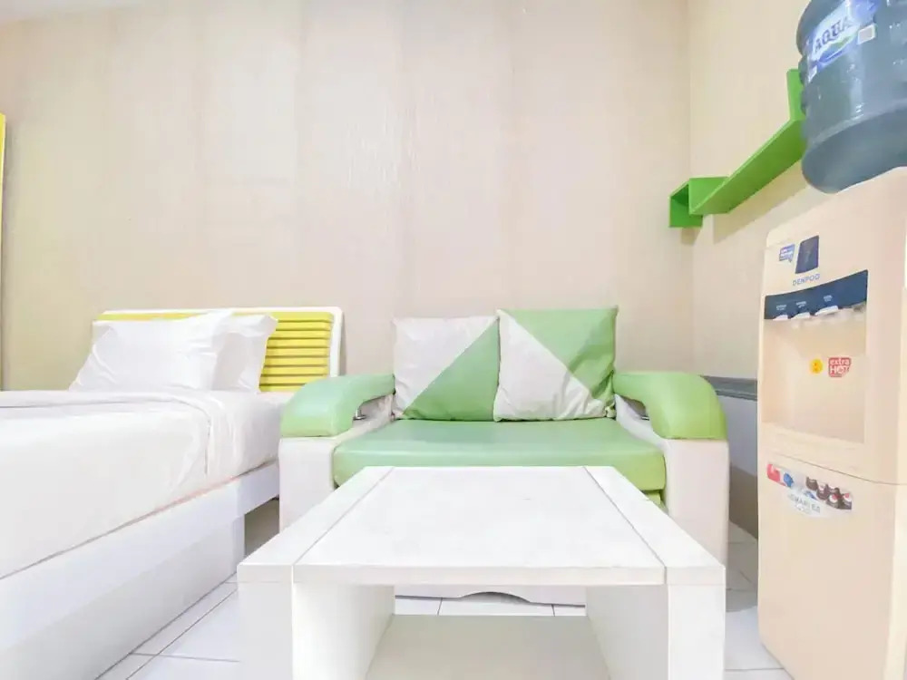 Spacious Studio Apartment at Gateway Ahmad Yani Cicadas by Travelio