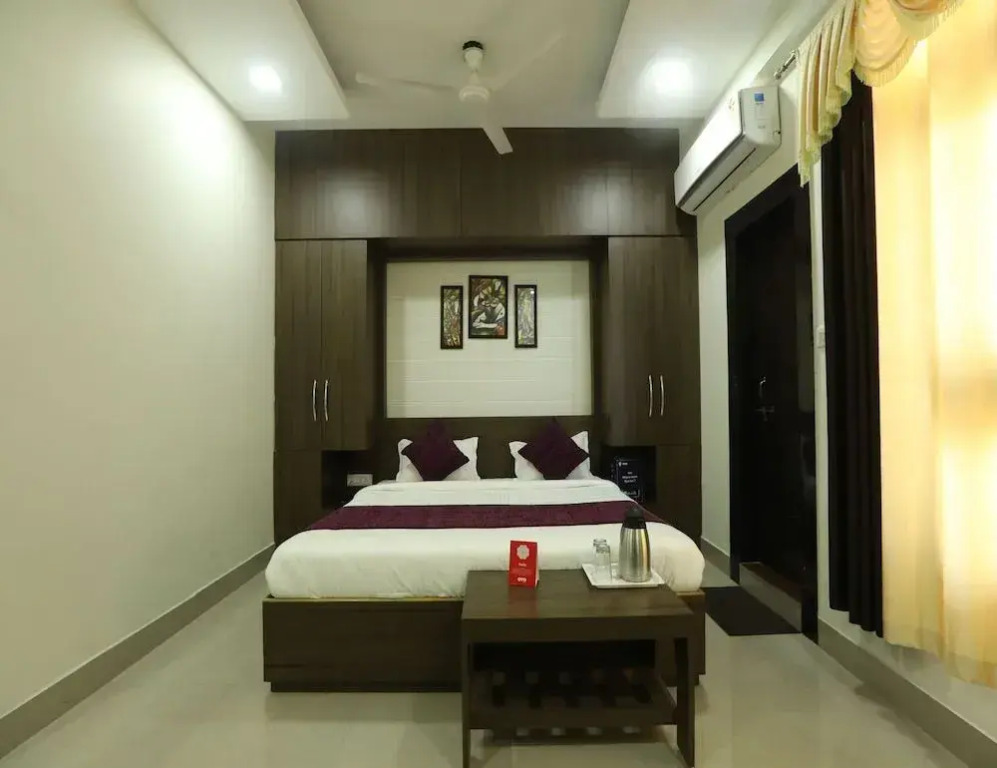 OYO 10472 Hotel Queen