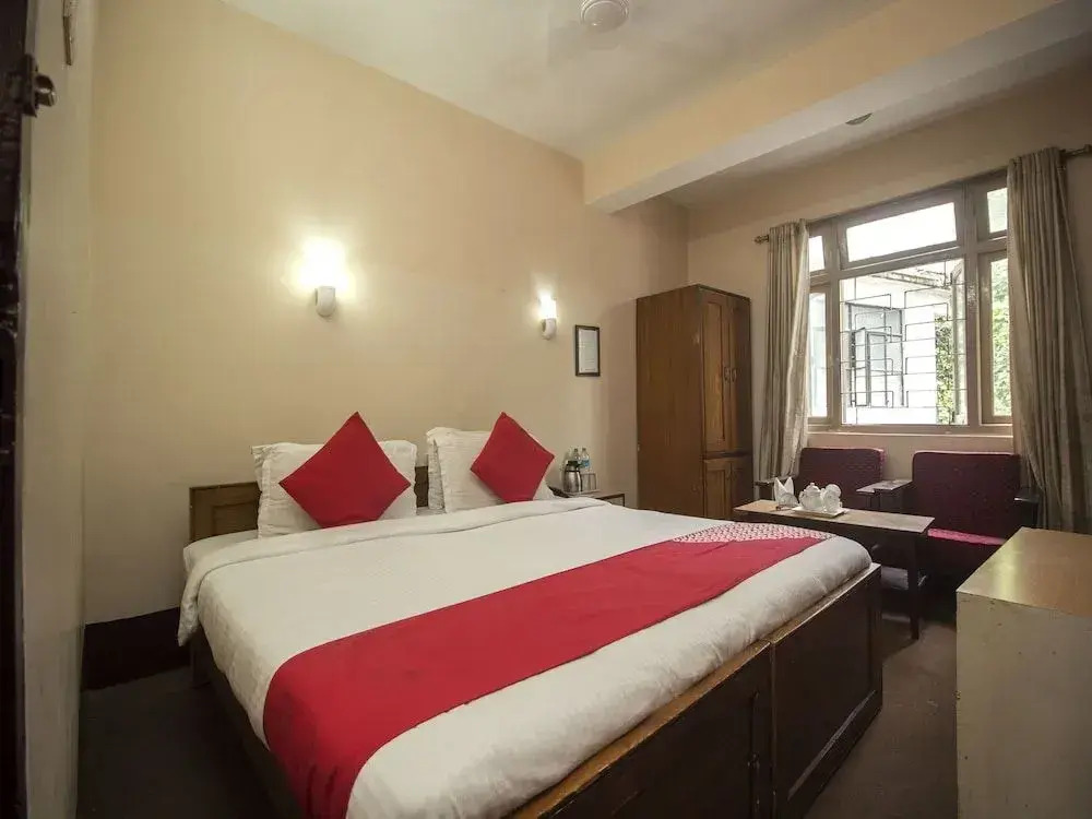 Keswani Group Hotel White Mountain - 200 Metres From MG Marg