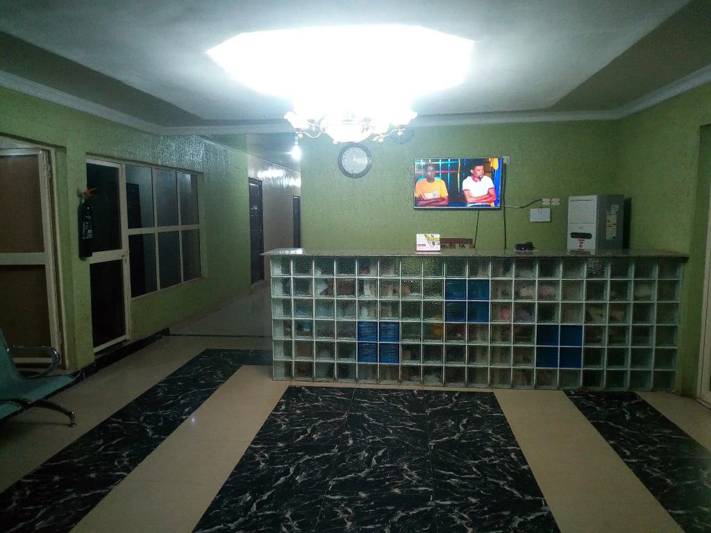 Wise Hotel