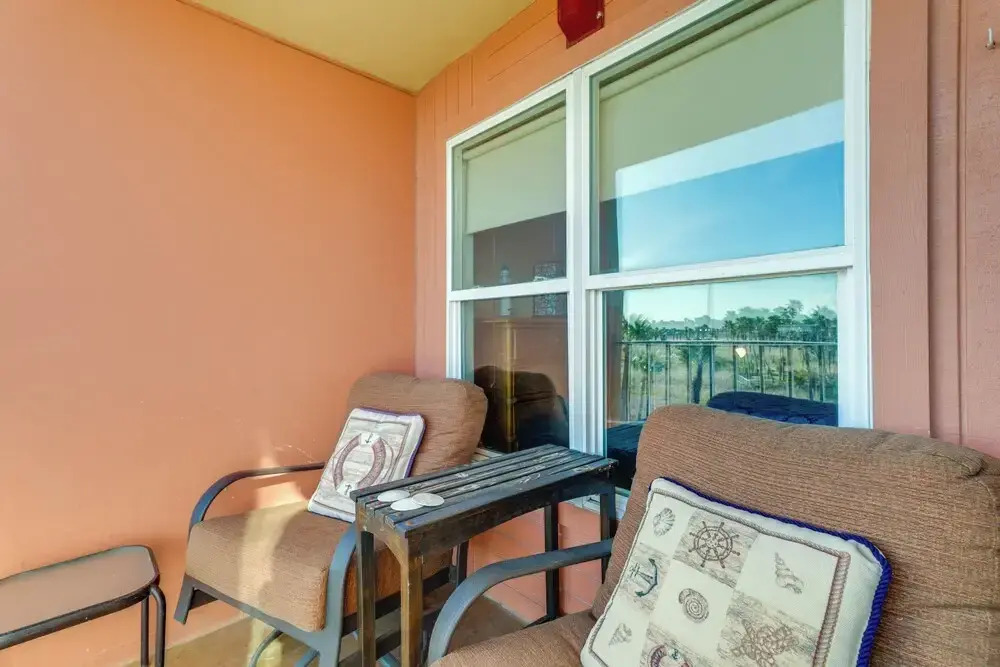 South Padre Island Condo - Walk to Beaches!