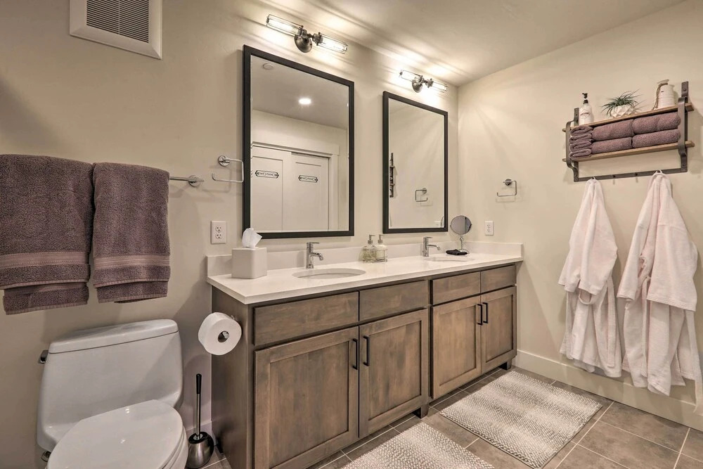 Hike & Bike! Mtn-view Condo 1 Block to Main St