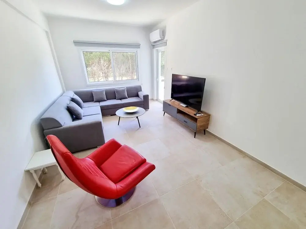Green Land Apartment