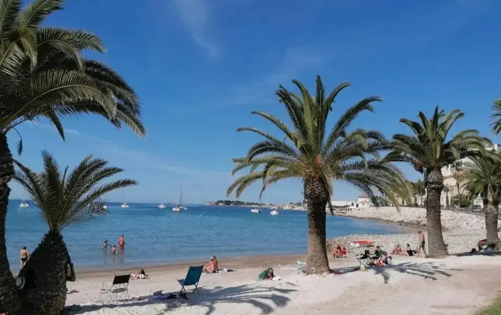Charmant studio clim pinède 1 min de la mer