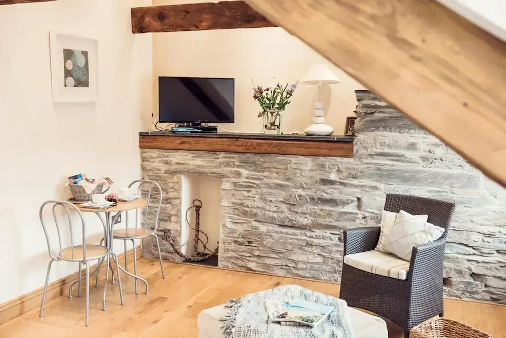 Apartmentsleeps3-garden-hottub-parking