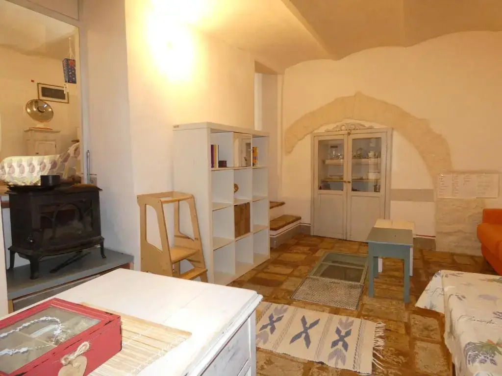 SCAPPO IN UMBRIA, nido cruxburgi