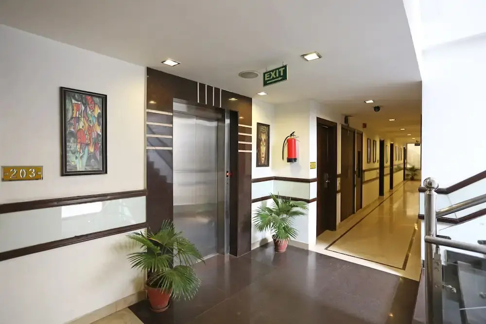 OYO 383 Hotel Divine Paradise