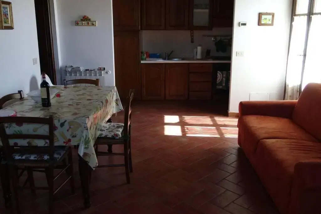 Casa Leonardo, Montaione, Mura