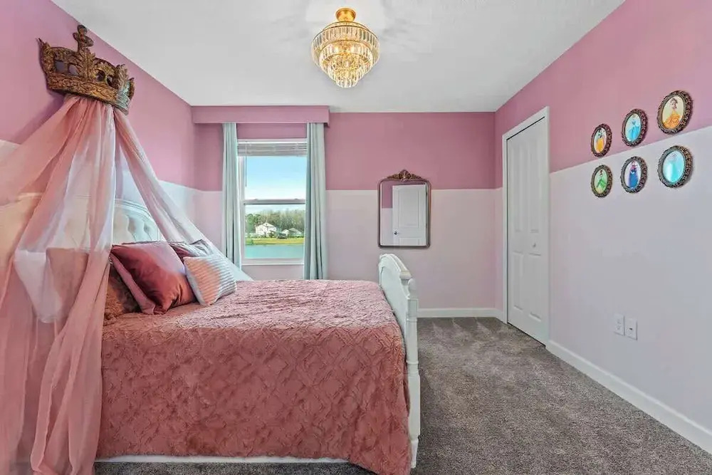 Themed 7bedroom and Pool 18 Guests