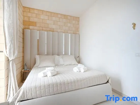 Terra | 2-Bedroom with Shared Kitchen & Balcony – Seafront Location