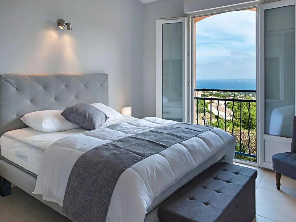 Luxurious Villa in Les Issambres with swimming pool and Sauna