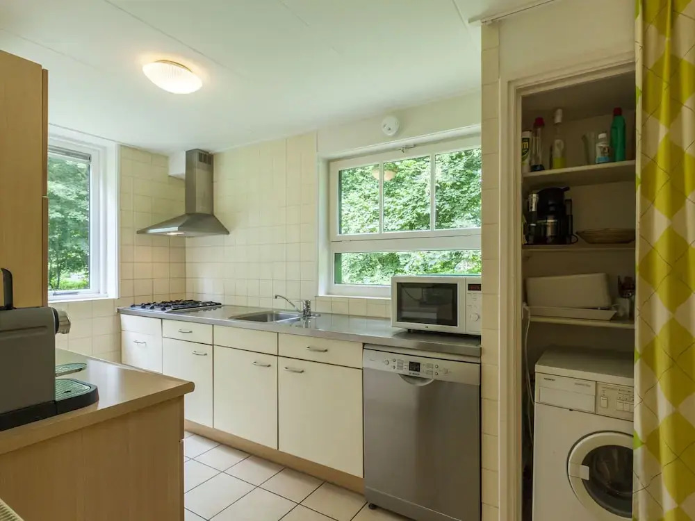 Attractive Holiday Home in Vrouwenpolder With Fenced Garden