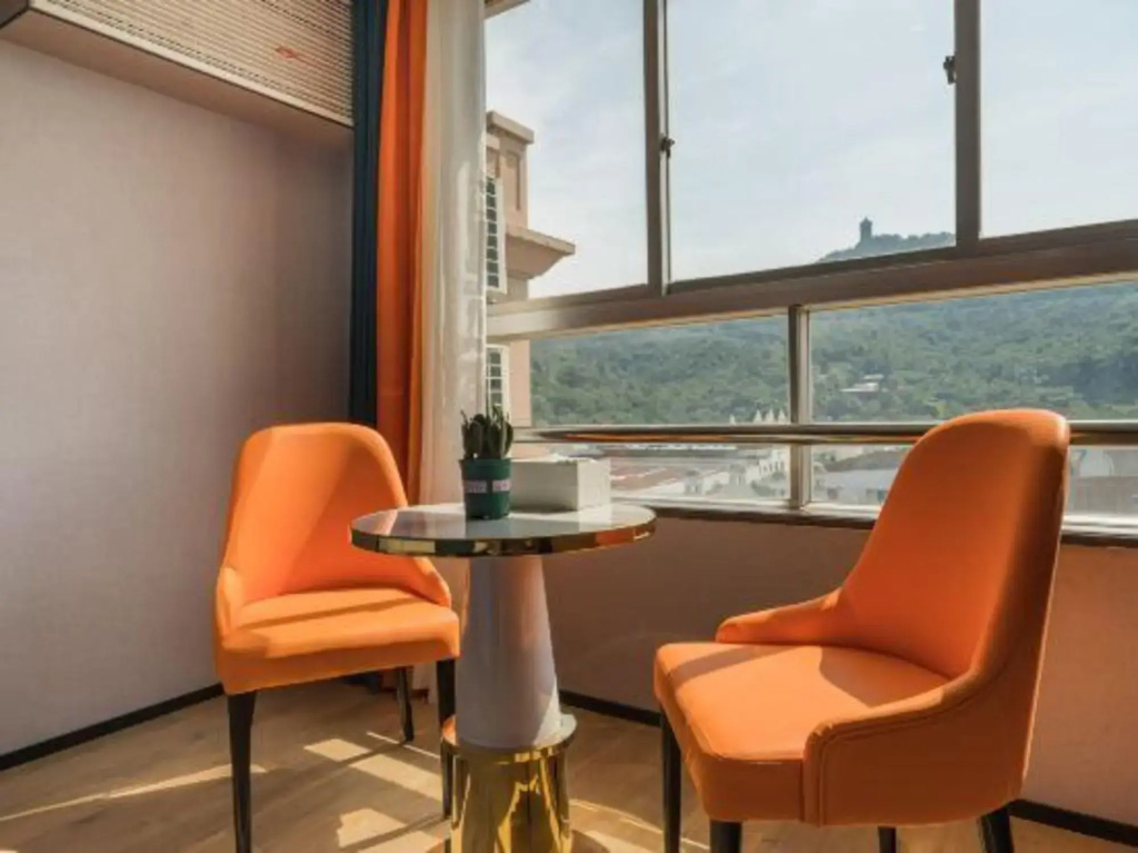 Greentre Carrey Light Luxury Hotel (Taizhou Luqiao Zhongsheng Plaza)