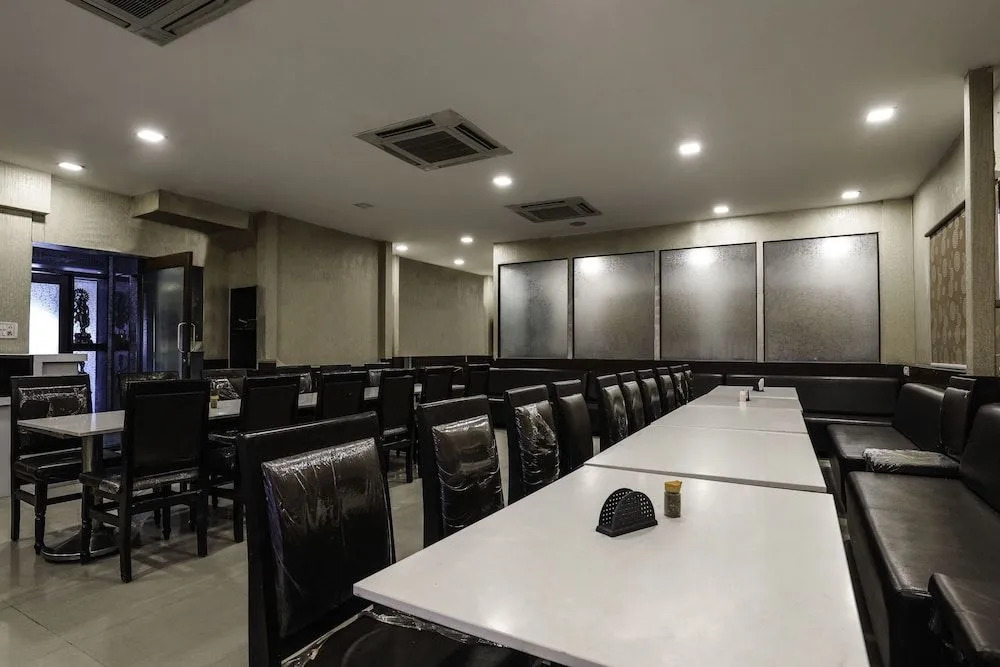 OYO 16857 Hotel Jp Plaza