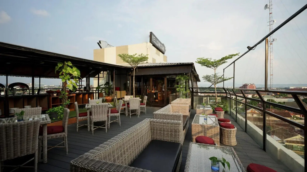 Yellow Star Gejayan Hotel