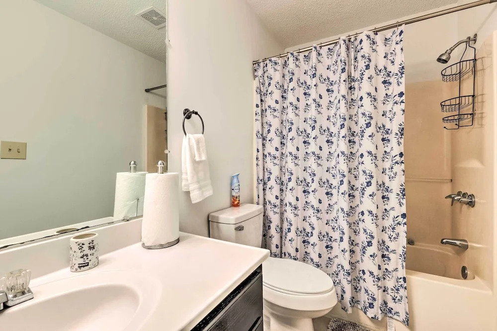 Ocean Springs Home w/ Sunroom ~ 5 Mi to Beach