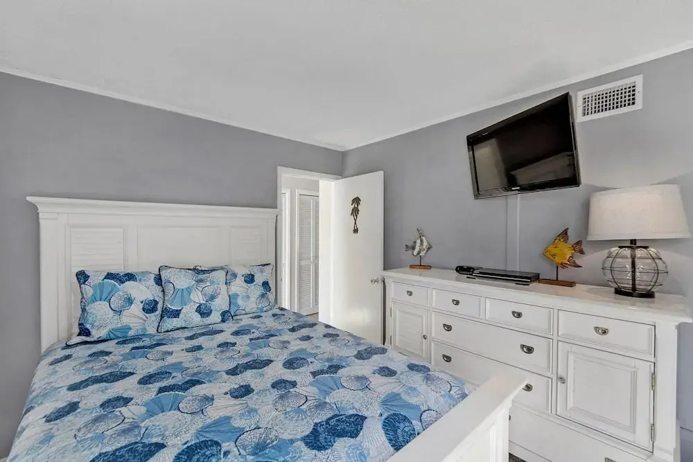 Love Me 1037 - 1 Br Condo