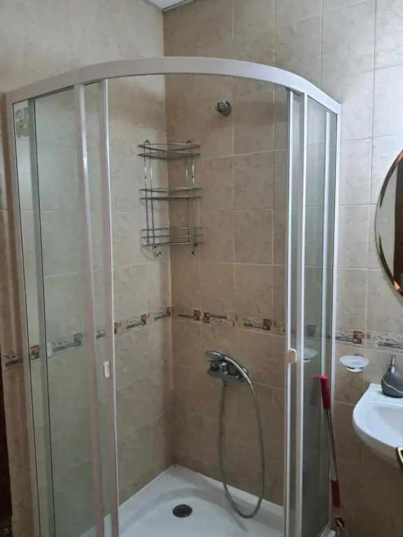 Homey 1-bed condo, fastest internet, free parking