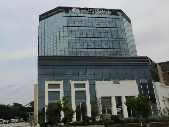 Jinjiang Metropolo Hotel (Shanghai Jing'an Pengpu Xincun Subway Station)
