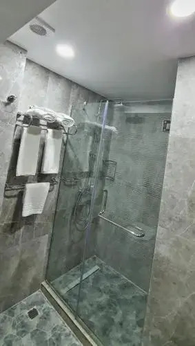 MB Deluxe Suite Hotel