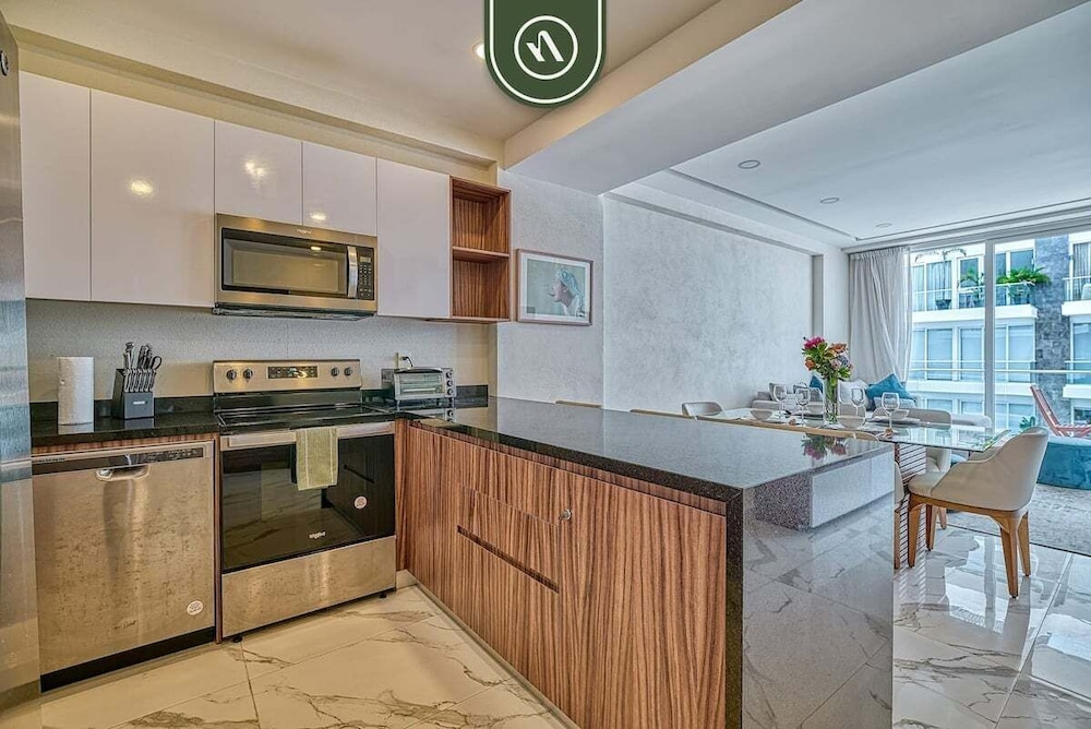 2BR Condo With Private Balcony - Padel Court