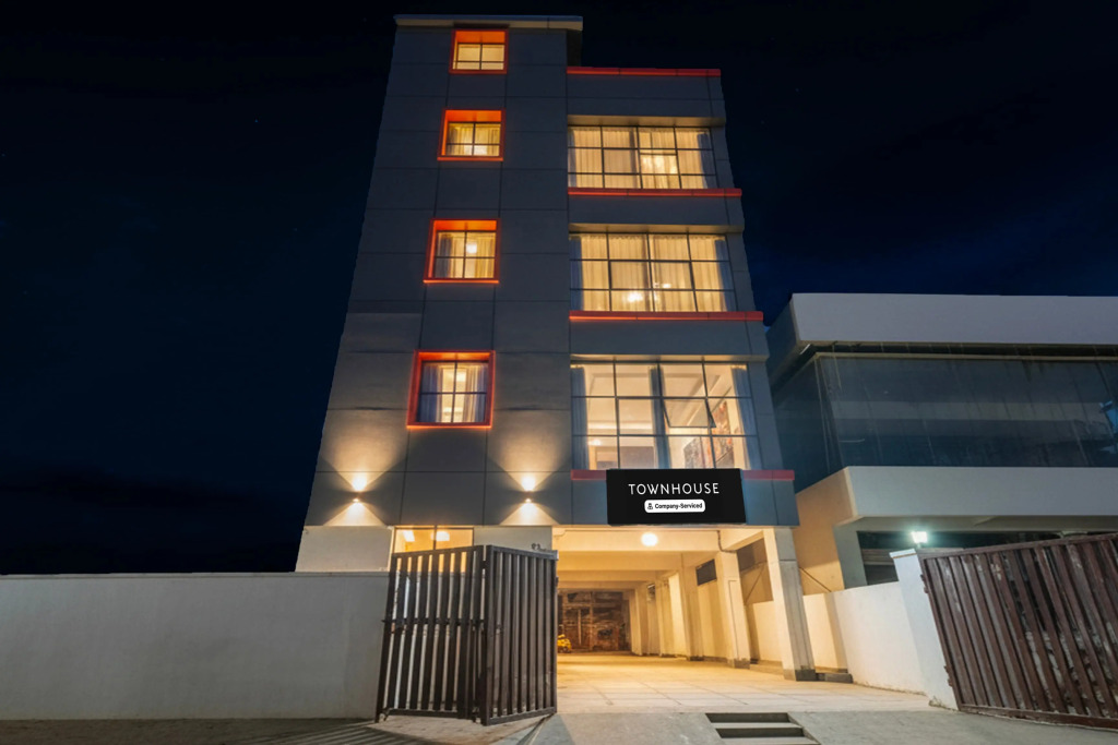 Townhouse Oak Kamineni Bus Stop