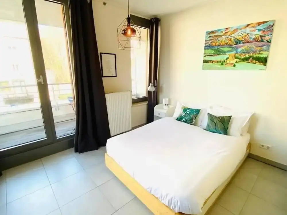 Large Studio in Center with Terrace