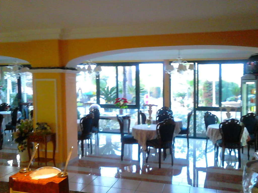 Hotel Happy Days