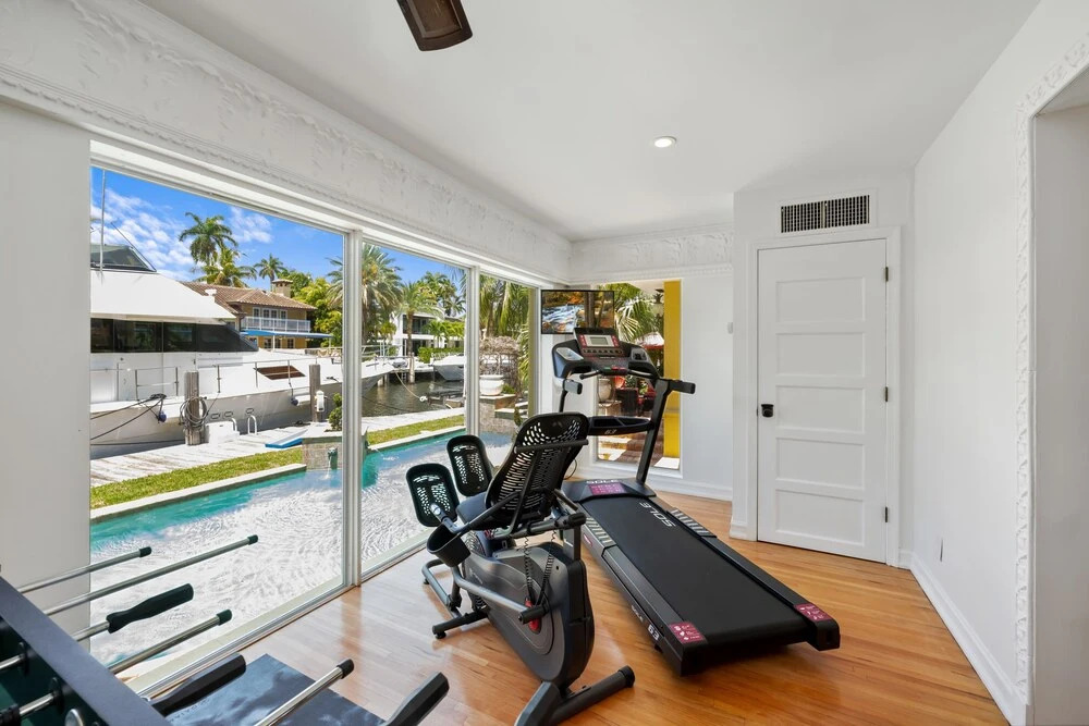Multi-million Dollar Waterfront Villa 4 Bedroom Villa by RedAwning