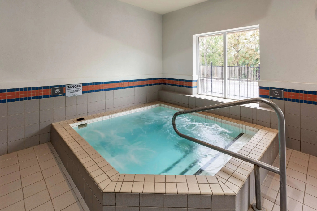 Best Western Plus Burlington Inn & Suites