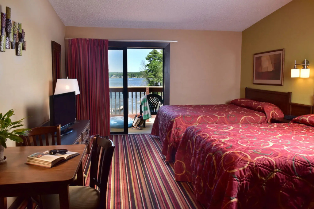 Sunset Bay Resort & Suites