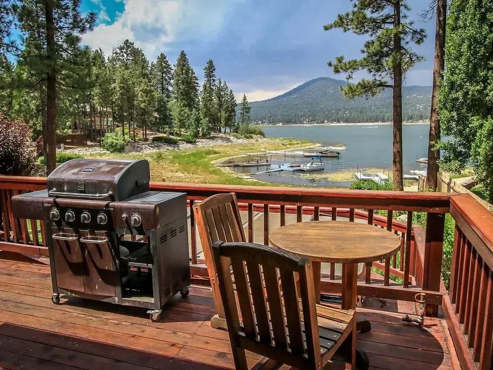 Lakefront Mountain 1566 by RedAwning