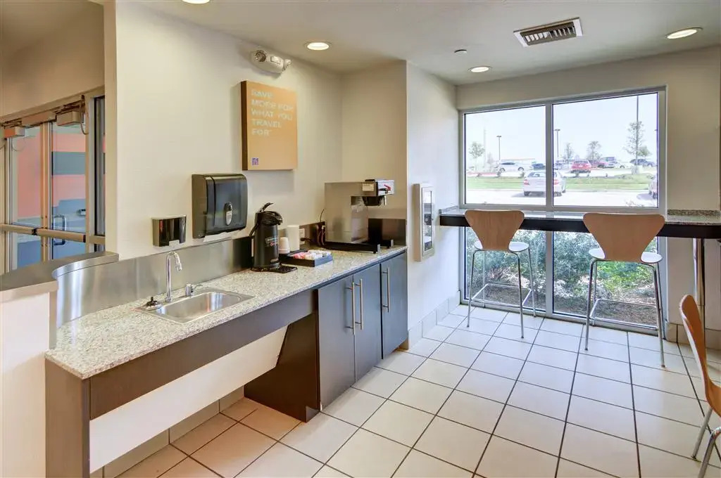 Motel 6-Roanoke, TX - Northlake - Speedway