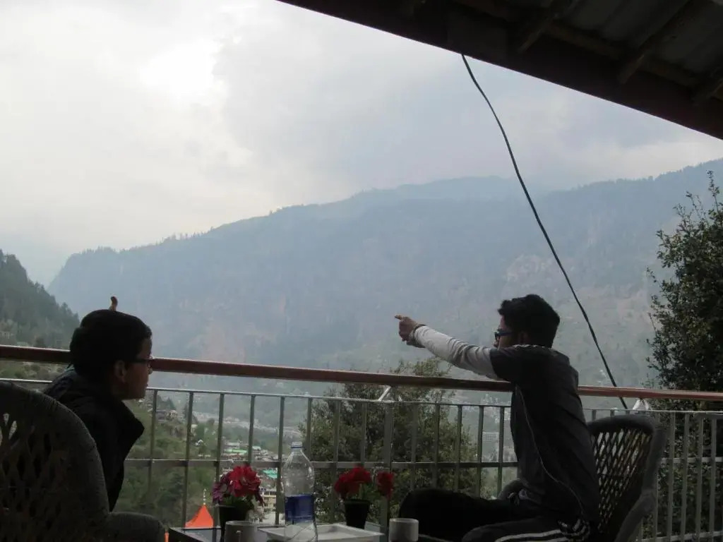 Manali top Inn & Cafe