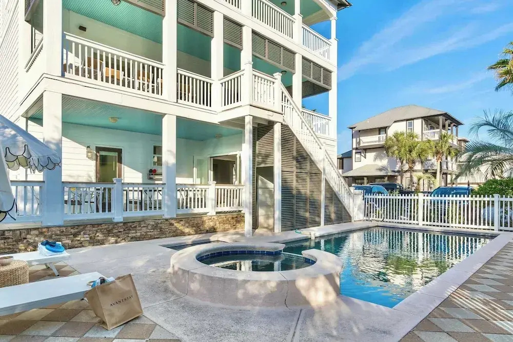 Fin by Avantstay 9 BR Destin Oasis With Pool & Spa Walk to Beach