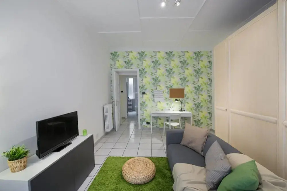 Colorful 3 bed Flat in Trendy San Giovanni!