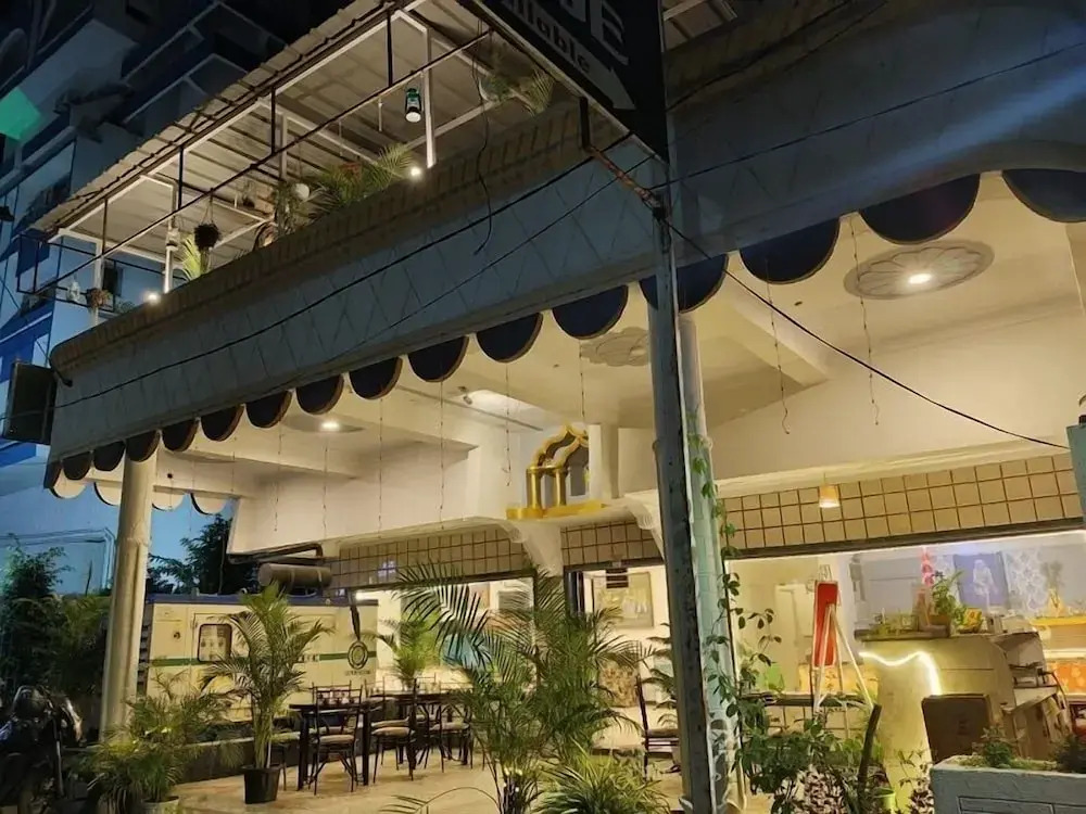 Hotel Sai's Village