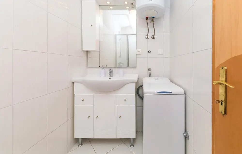 Nice Apartment in Okrug Gornji With 1 Bedrooms and Wifi