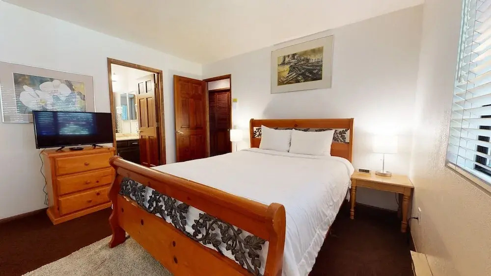 Snowflower 20 Pet-Friendly, Spacious Corner Unit With Great Complex Amenities by RedAwning