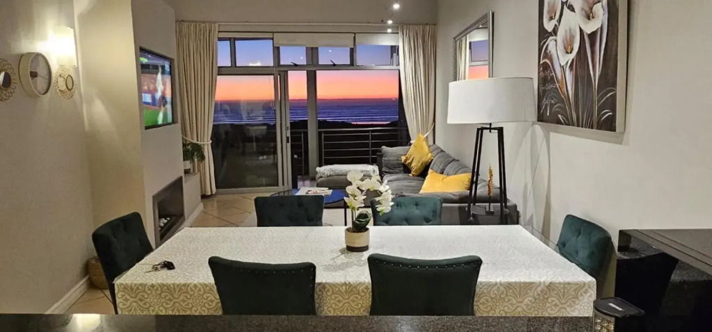 Beachfront 3-bedroom with Robben Island views