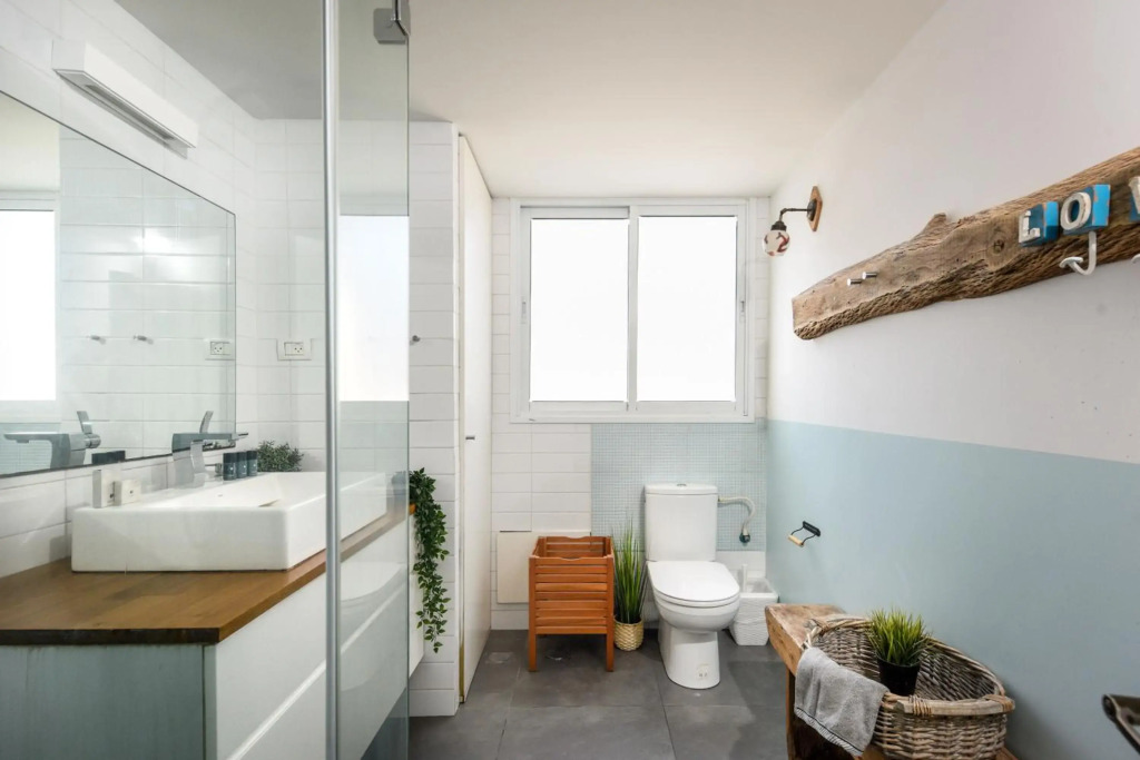 Captivating Apartment With Balcony and Roof Top by Sea N' Rent