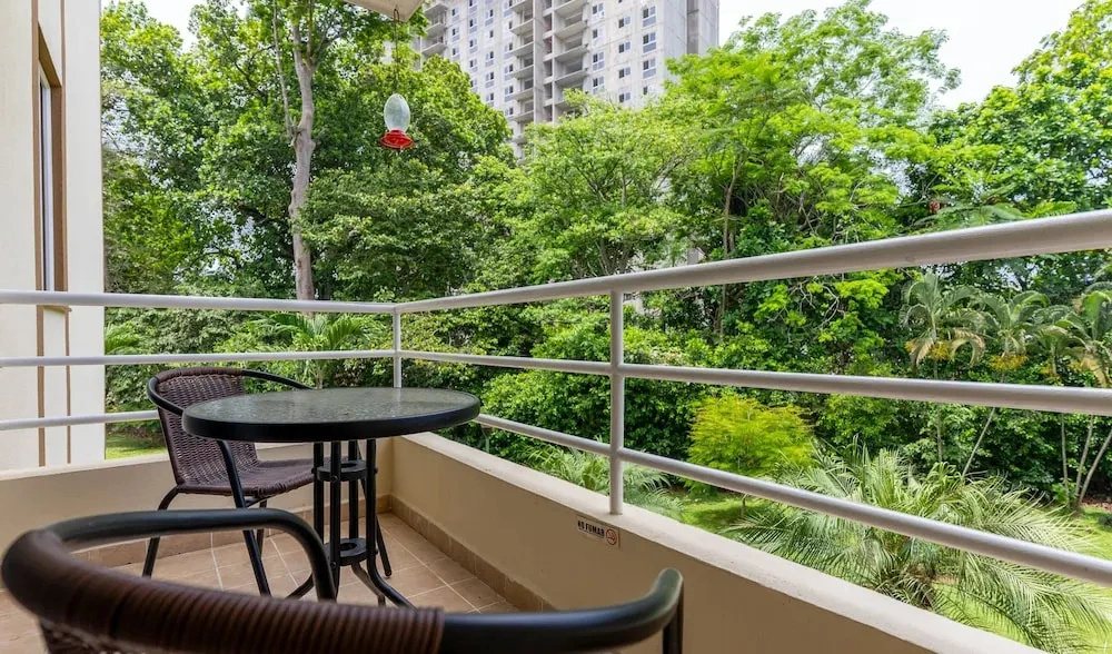 Luxury 3-bedroom Condo in Paradise