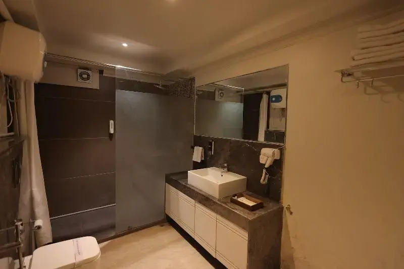 Phoenix Unmatched Comfort - Hotel Near Fateh Sagar Lake Udaipur