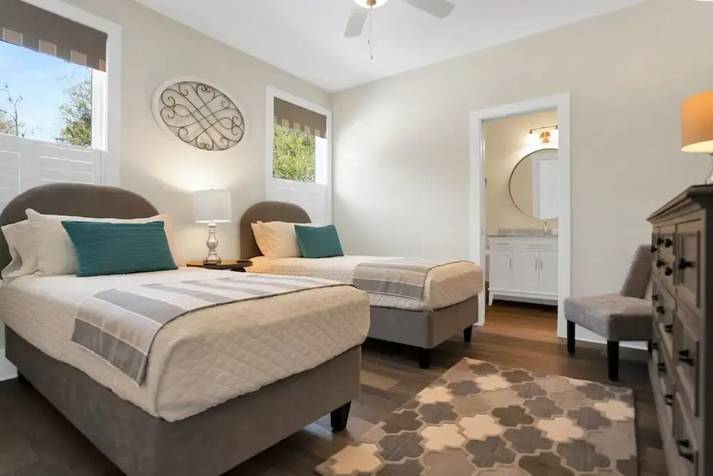 Downtown St Augustine Steps to Ice Plant Upscale