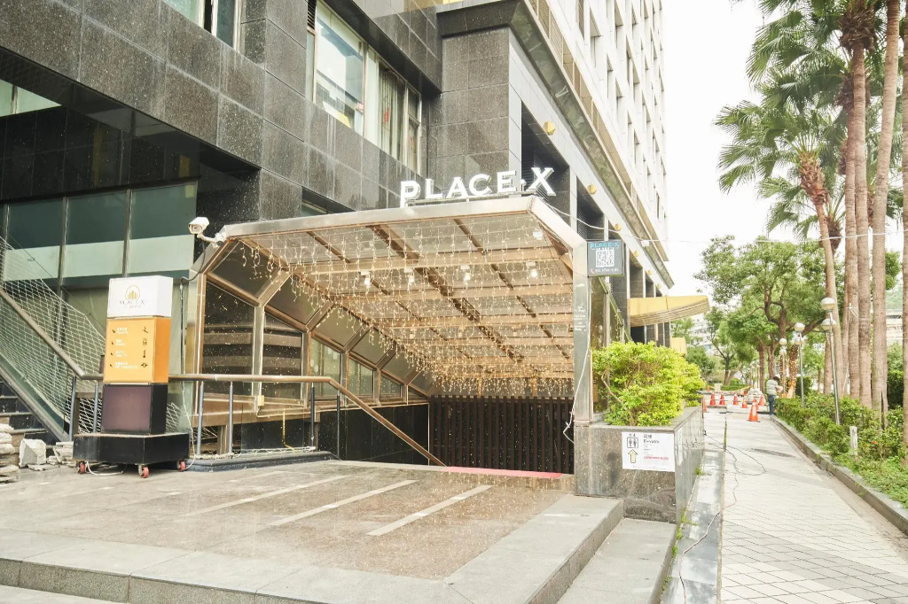 Ch Place X Hotel