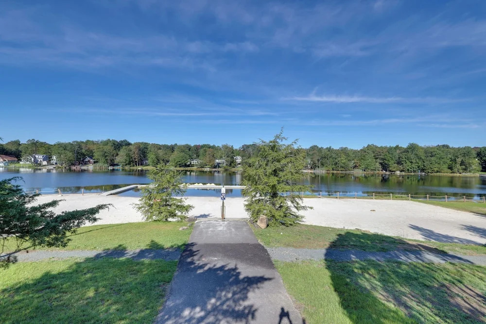 Fire Pit, Pool & Beach Access: Tobyhanna Home!
