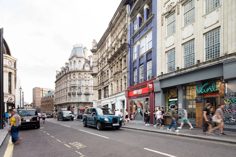 Hausd - Piccadilly Circus